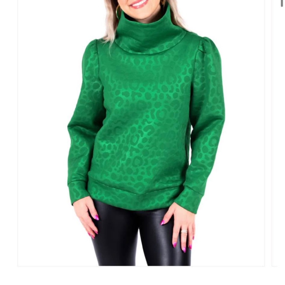 Chic Green Leopard Print Turtleneck Sweater
